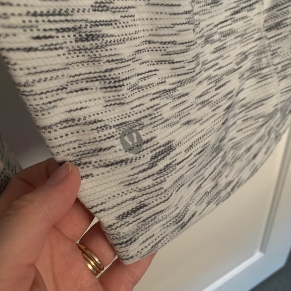 Lululemon Long Sleeve BNWOT - Picture 2 of 4